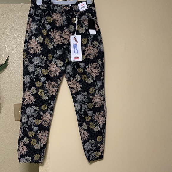 Celebrity Pink Denim - $7 Size 3/26 High Rise Mom Celebrity Pink Jeans NWT